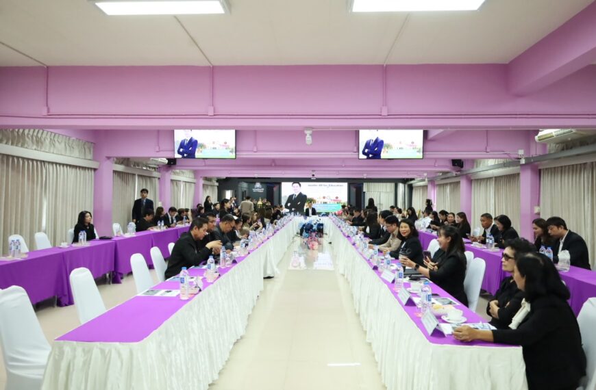 ประชุมมอบนโยบายขับเคลื่อนการศึกษาสู่การปฏิบัติ ในพื้นที่รับผิดชอบของสำนักงานศึกษาธิการภาค 2