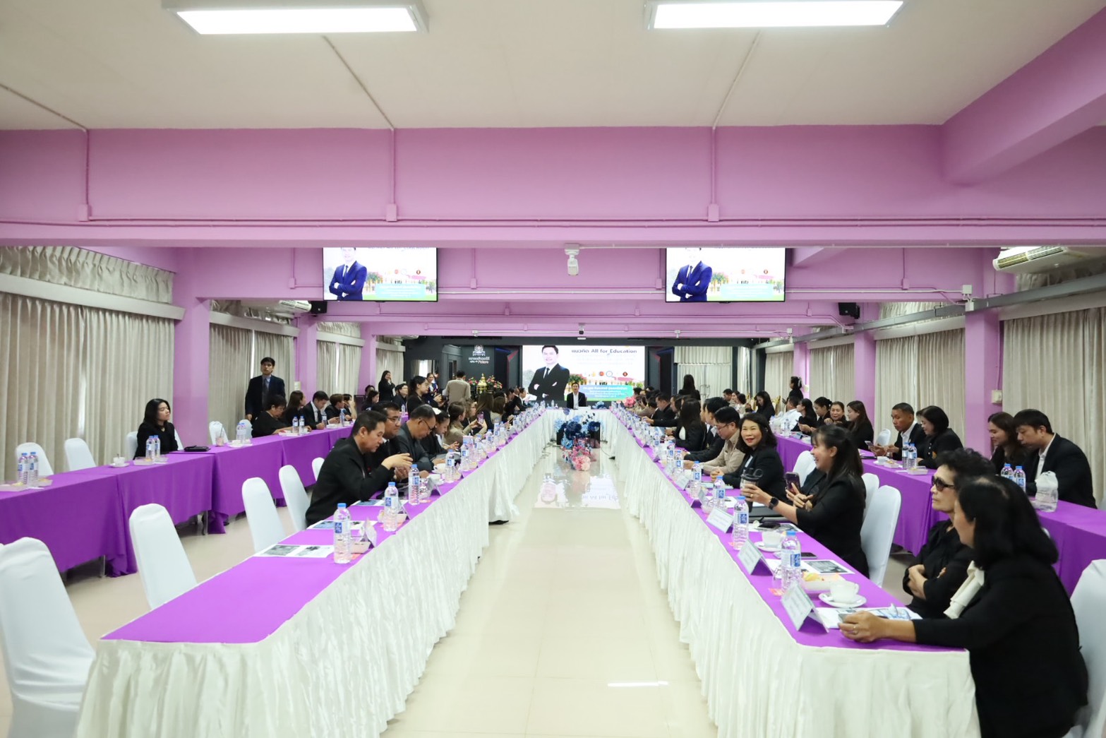 ประชุมมอบนโยบายขับเคลื่อนการศึกษาสู่การปฏิบัติ ในพื้นที่รับผิดชอบของสำนักงานศึกษาธิการภาค 2