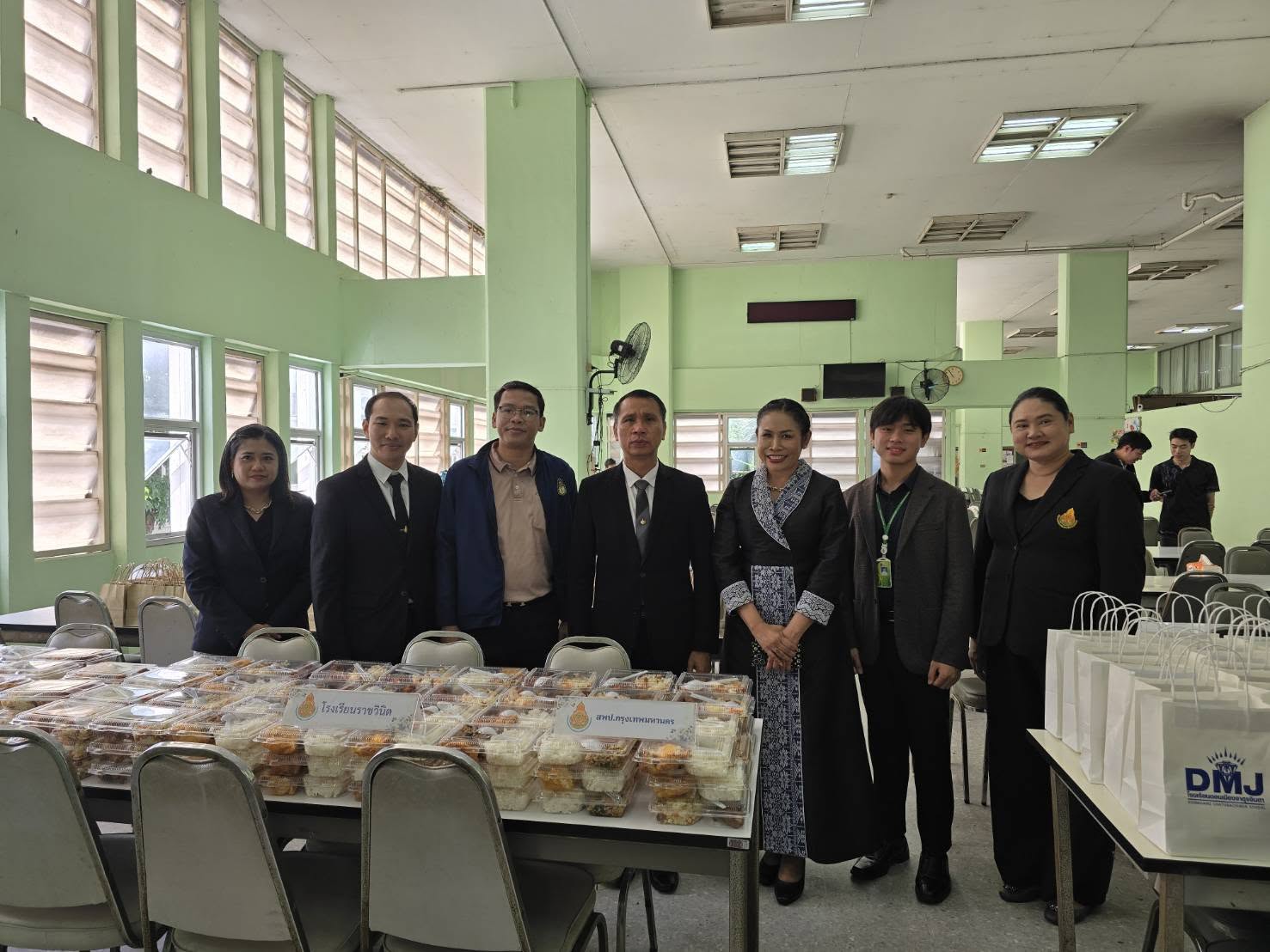 สพป.กทม. ร่วมสนับสนุนอาหารกลางวันนักเรียนโครงการ “ปลูกพลังฝัน เสริมประสบการณ์ เปลี่ยนอนาคต” สำหรับเด&hellip;