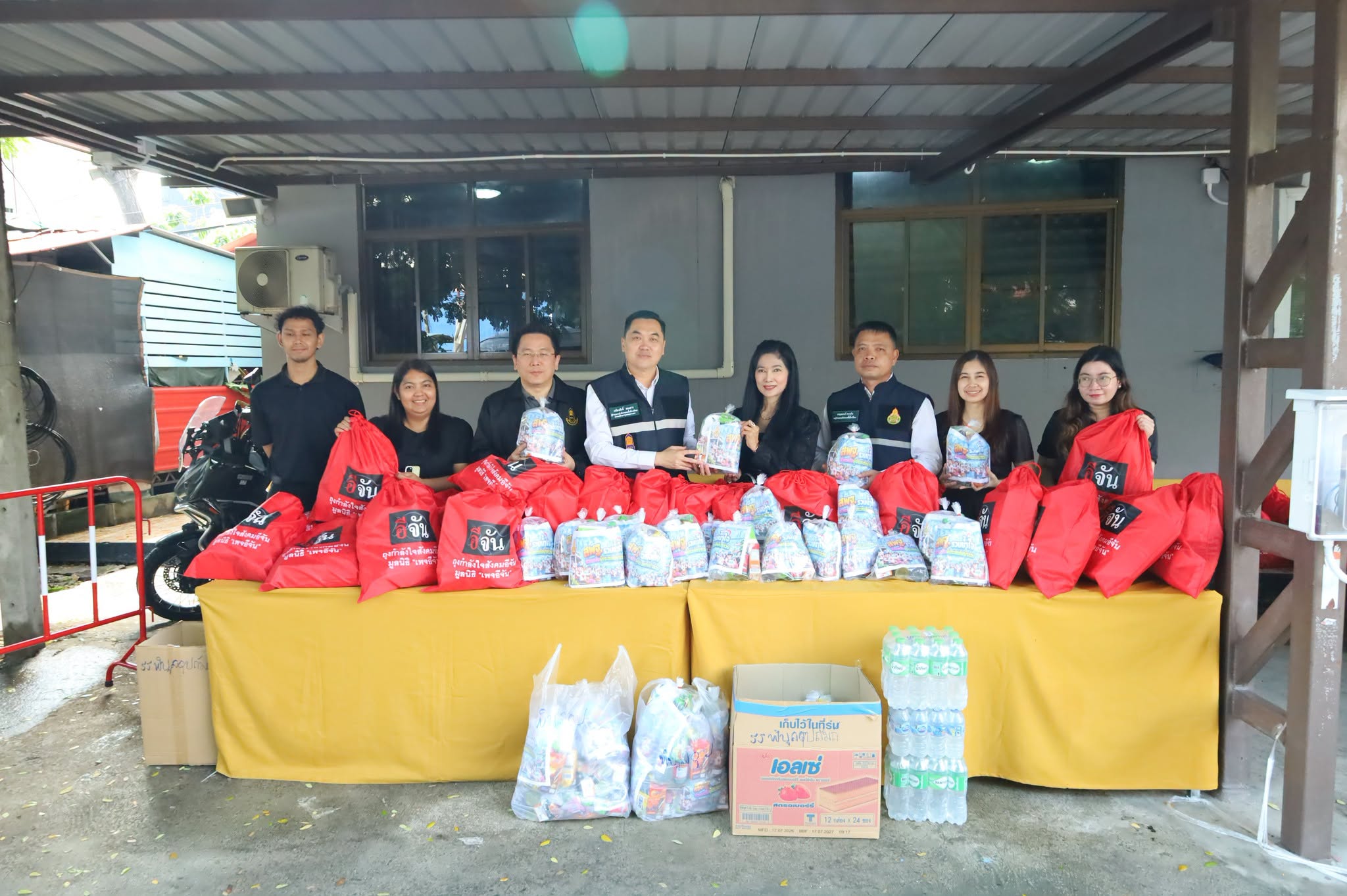 สพป.กรุงเทพมหานคร มอบถุงยังชีพและน้ำดื่มให้กับโรงเรียนพิบูลอุปถัมภ์ เพื่อช่วยเหลือผู้ประสบภัยน้ำท่วม…