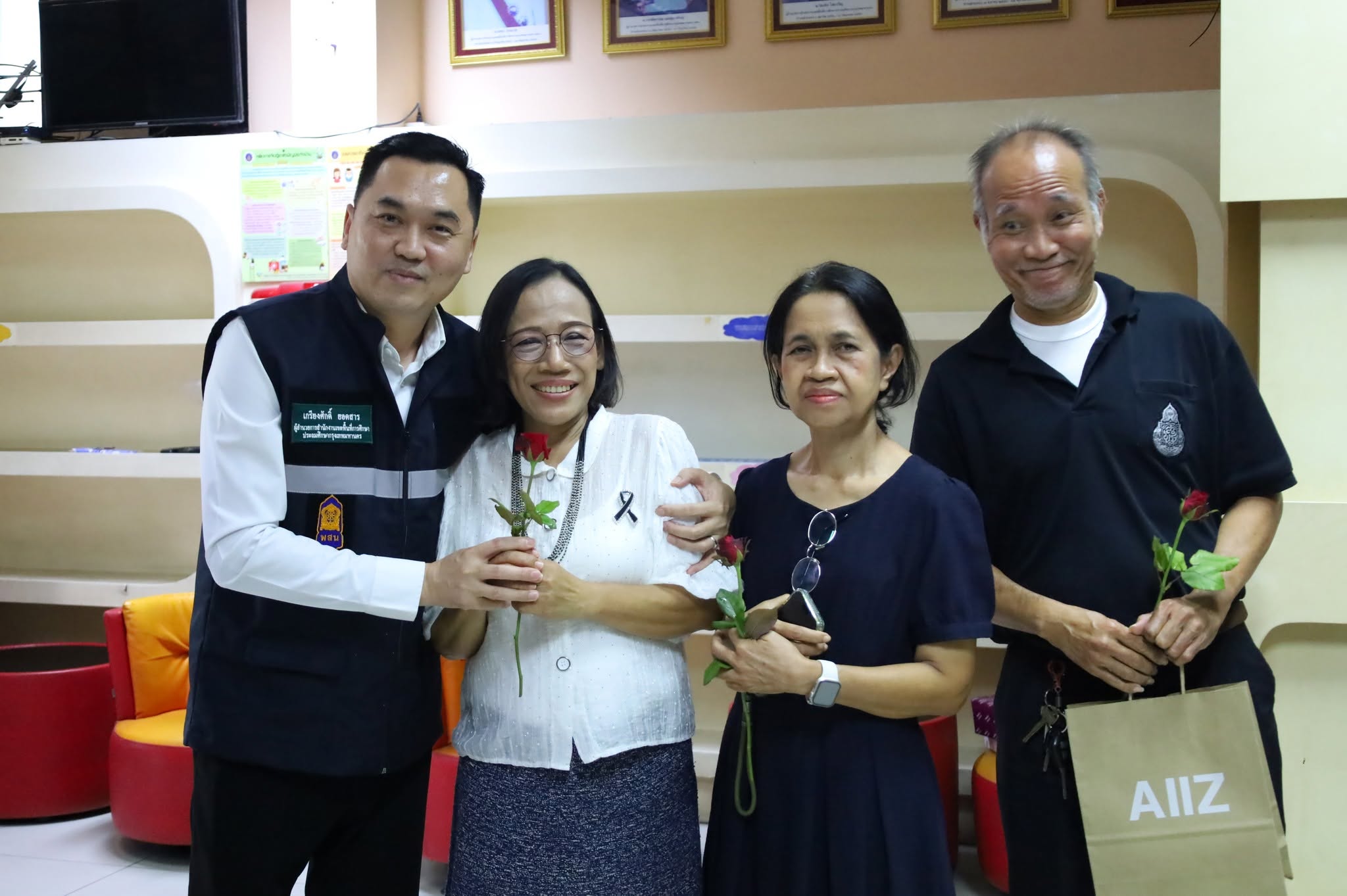 ร่วมแสดงความยินดี กล่าวอำลาและตั้งขบวน ส่งผู้เกษียณอายุราชการ ในการปฏิบัติราชการวันสุดท้ายของปีงบประ…