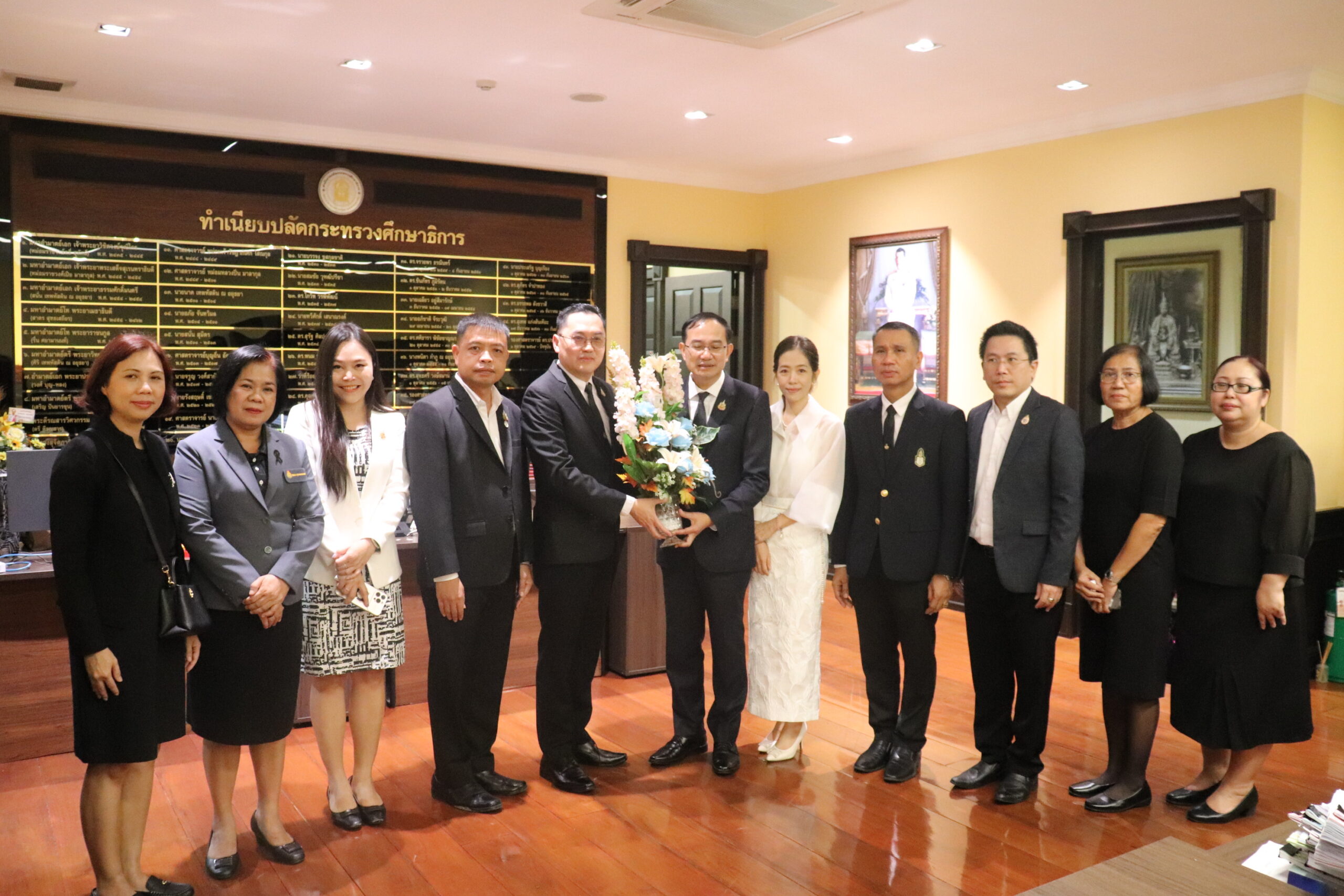 ร่วมแสดงความยินดีกับ รศ.ดร.ประวิต เอราวรรณ์ เข้ารับตำแหน่ง ปลัดกระทรวงศึกษาธิการ
